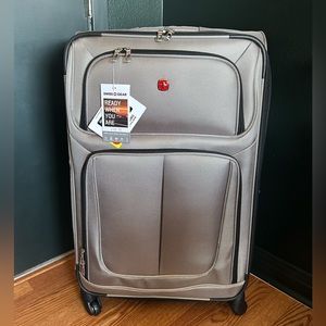 NWT Swissgear Sion 28” spinner pewter color - never used